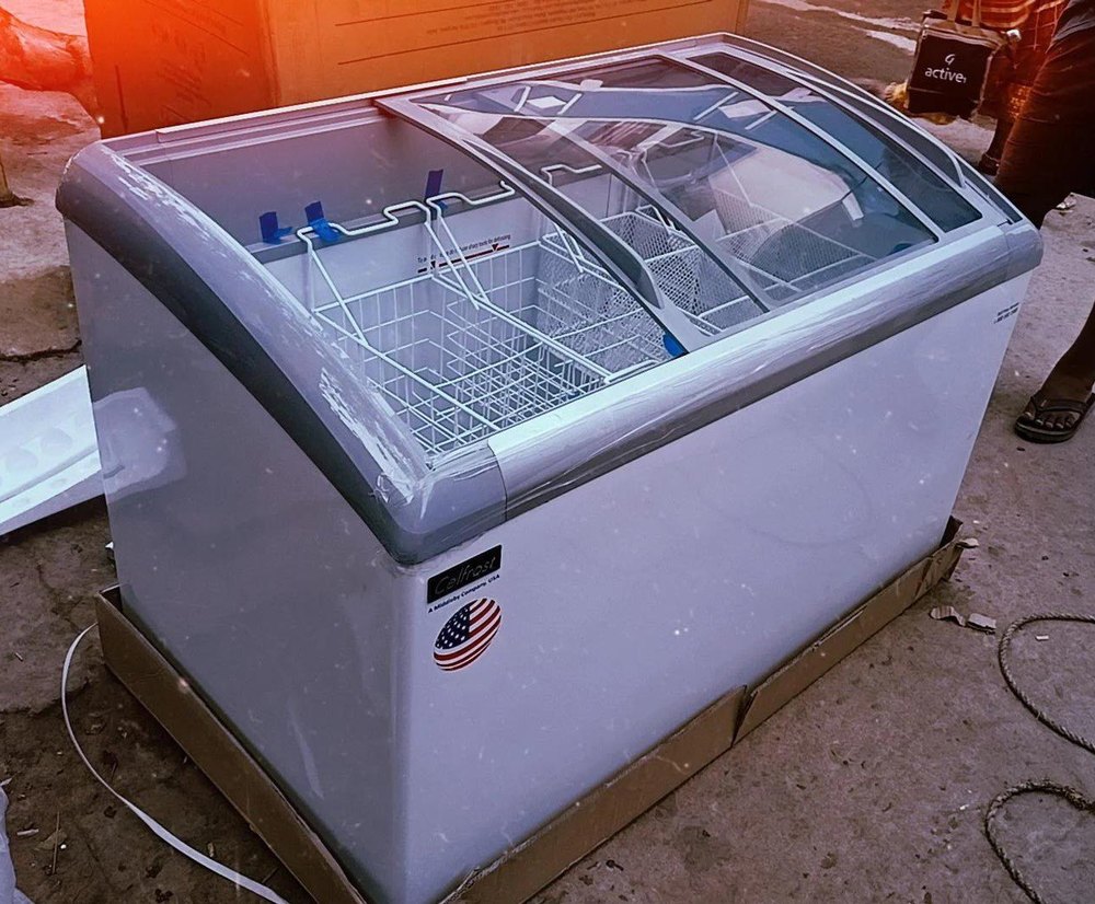 Capacity: 405 L Number of Doors: 2 Celfrost Display Freezer