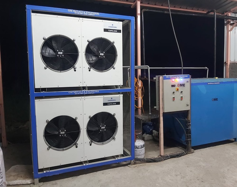 Freon Based Refrigeration Plant, Capacity: 2500 litres/hr