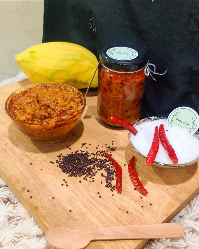 Homebliss Spicy Grated Mango Pickle