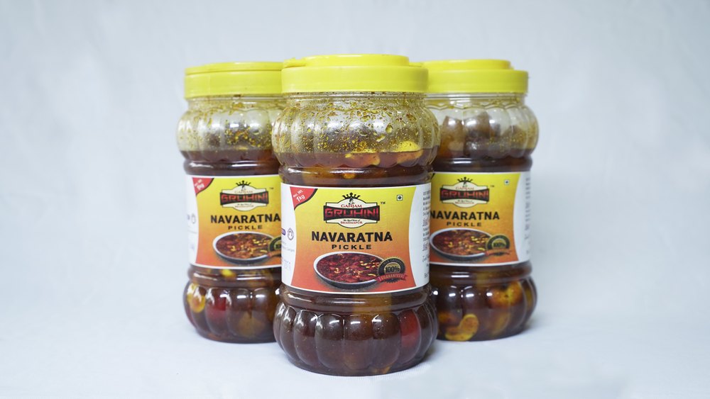 RED YOU CAN CHOOSE NAVARATNA PICKLE, Packaging Type: Bottle