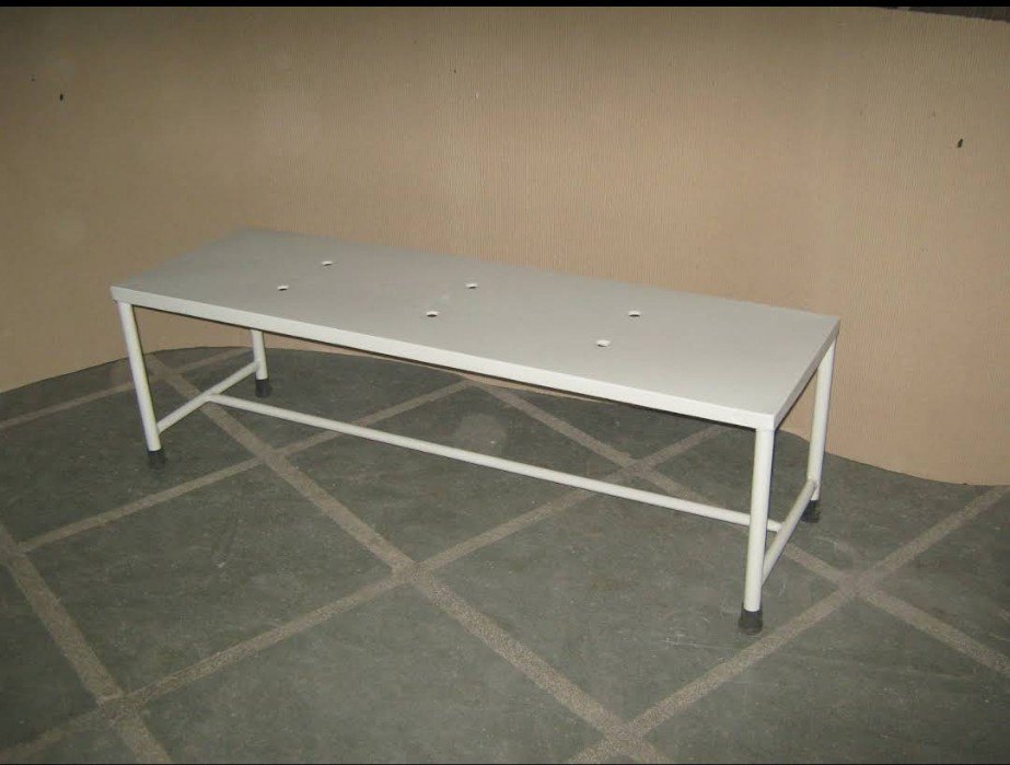 Metal Non Rotatable Attend Bench For Hospital For Hospitals, Seating Capacity: 4