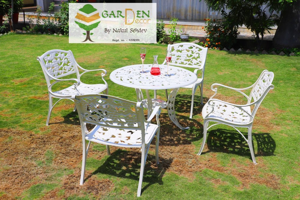 Cast Aluminium Furniture, Size: Table 34*34*27 Chair 21*18*17