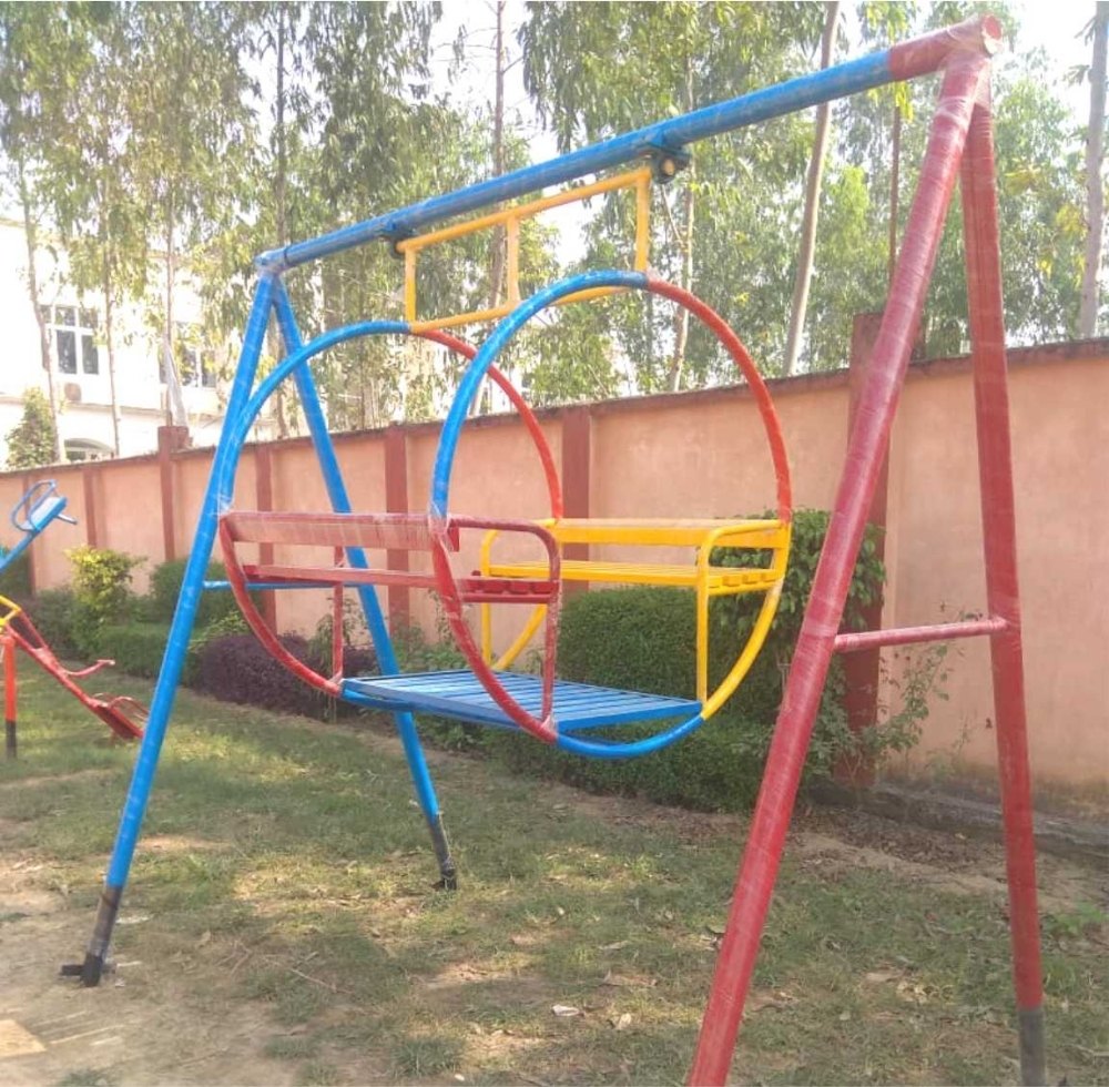 Iron Circular Swing, Seating Capacity: 4 Seater