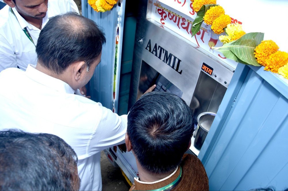 Juices Capsicum Milk Atm Mobile Milk Vending Machine Aatmil, Model Name/Number: Mmvm-300