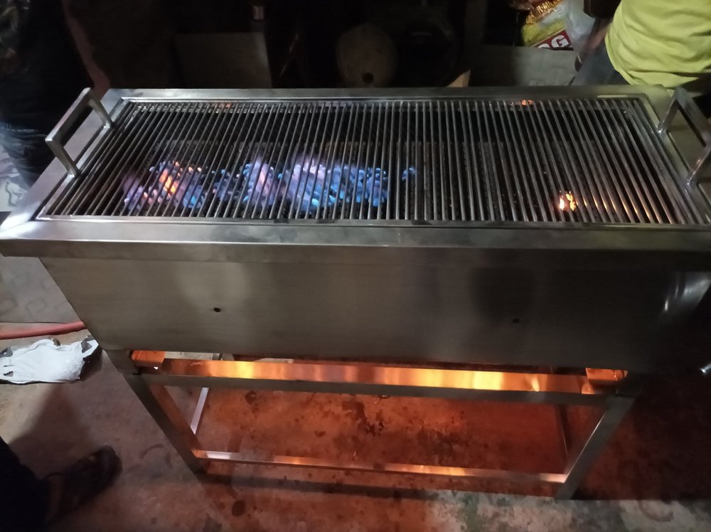 Yadav Enterprises Silver SS Gas Grill, For Restaurant, Size: 42*18