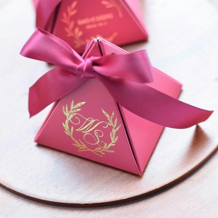 Pink Paper Pyramid Shaped Custom Chocolate Packing Gift Favor Box