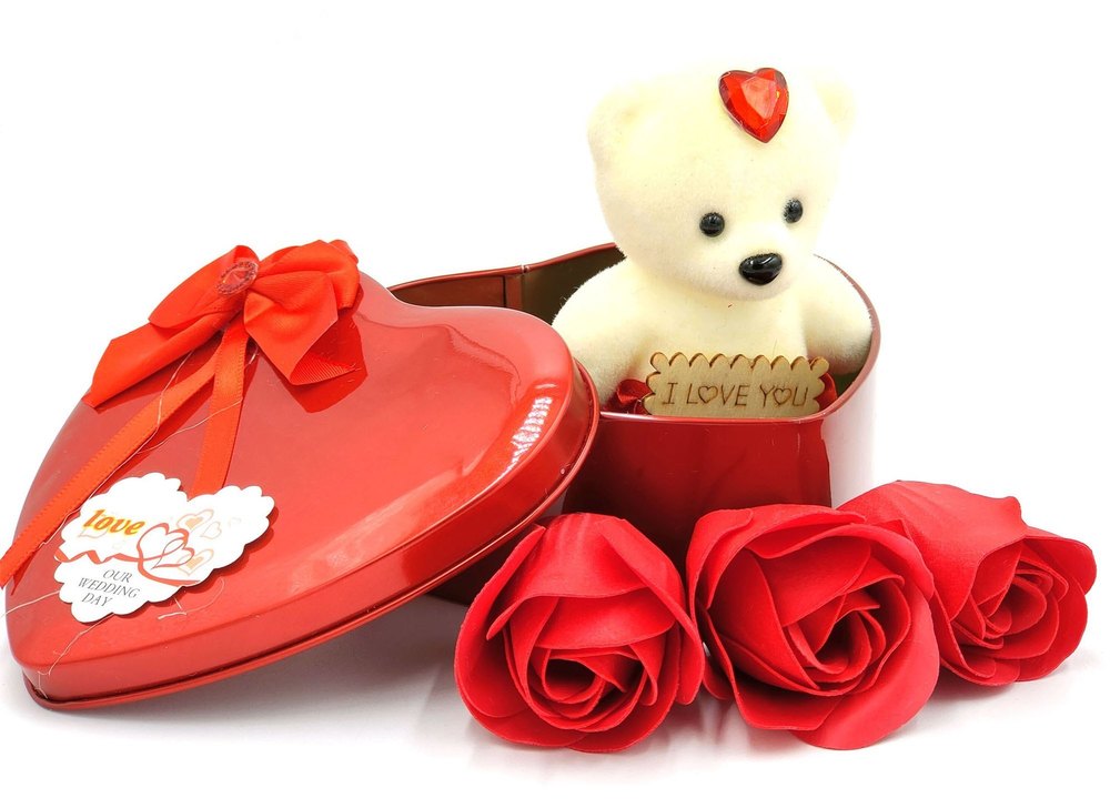 Plastic Red and Cream Heart Shape Gift Box img