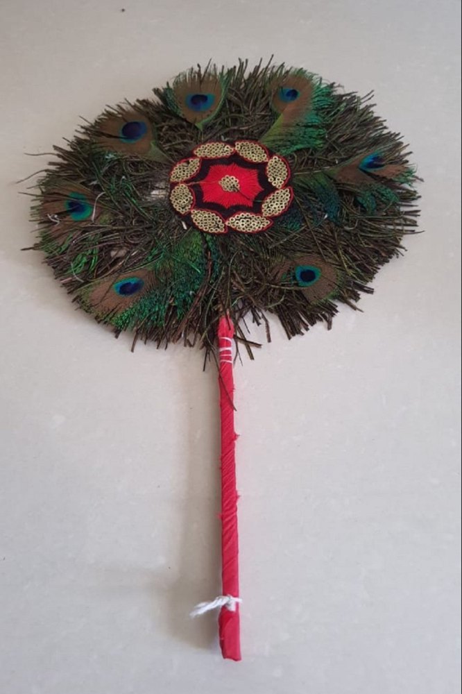 Green Stones Laddu Gopal Mor Pankh Fan, For Temple, Size: 10 cm