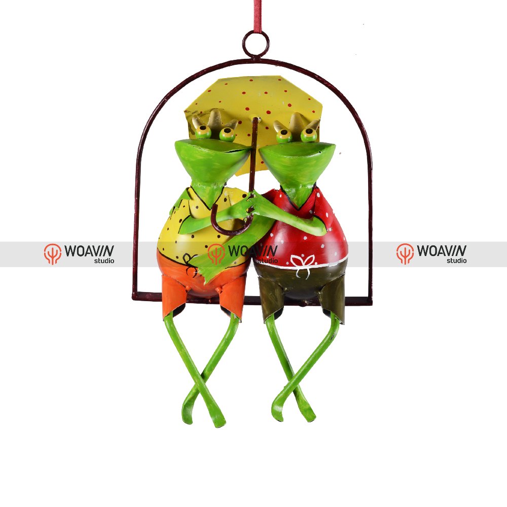 Iron Painted Frog Couple With Umbrella img