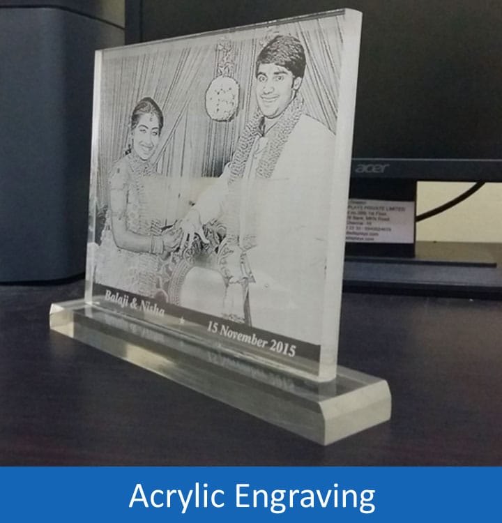 Transparent Acrylic Engraving, Size/Dimension: 10*13 Inch