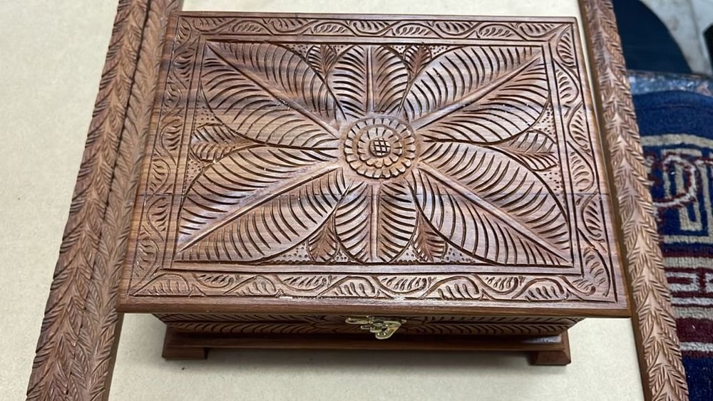 Brown Sandalwood Jewellery Box (South Indian Style), Size/Dimension: 6x6