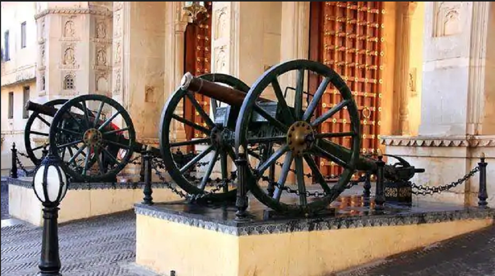 Iron Decorative Cannon, For Decoration Purpose img