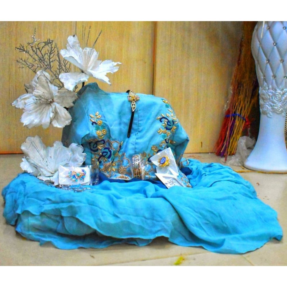 Dress, Bangle Blue Women\'s Trousseau Hamper, For Gifting Purpose img