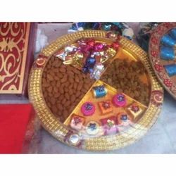 Golden Round Wedding Gift Tray With Chocolate