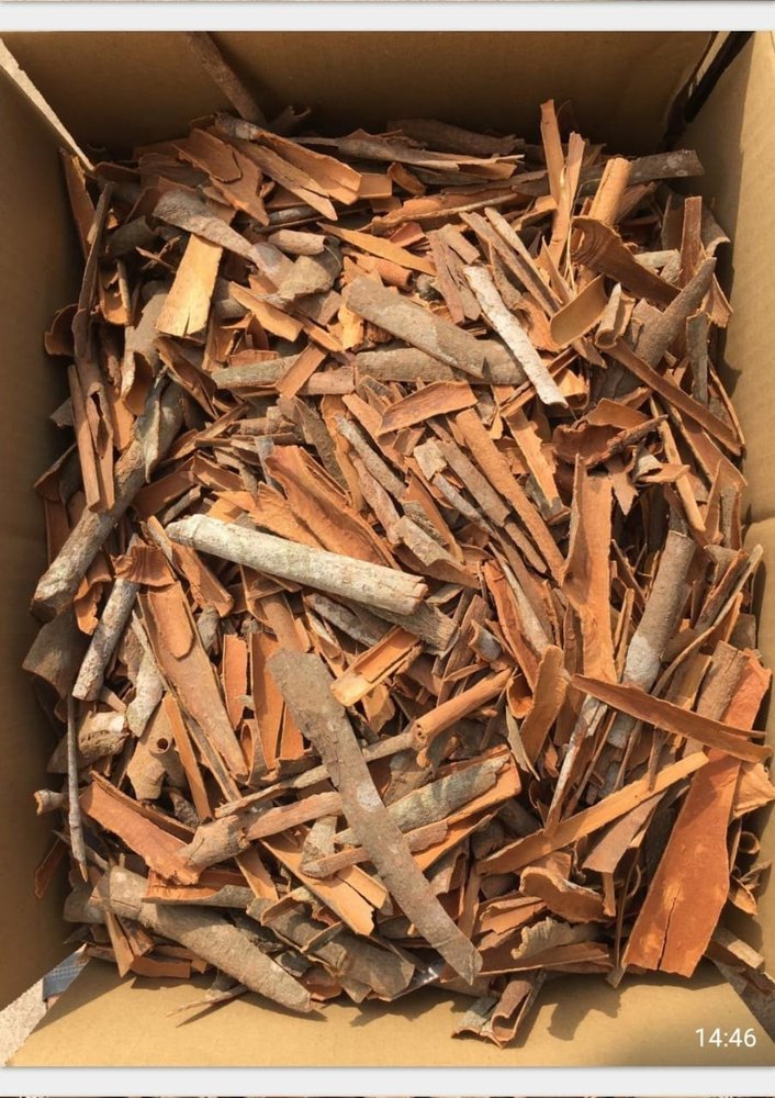 Broken Split Cassia (10 Kg Box), For Spices, Packaging Type: Carton Box