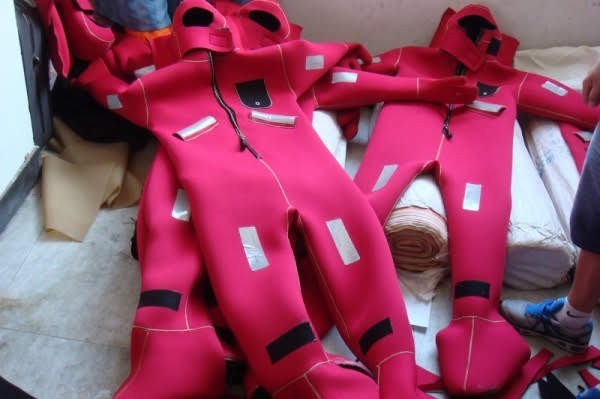 rubber types Overalls Immersion Suit