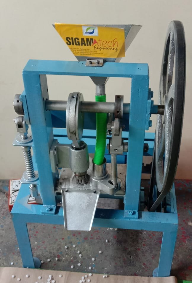 Electric SIGMATECH Kapoor Making Machine, Capacity: 50-60 Kg in 8 Hours, Model Name/Number: SEMKT02