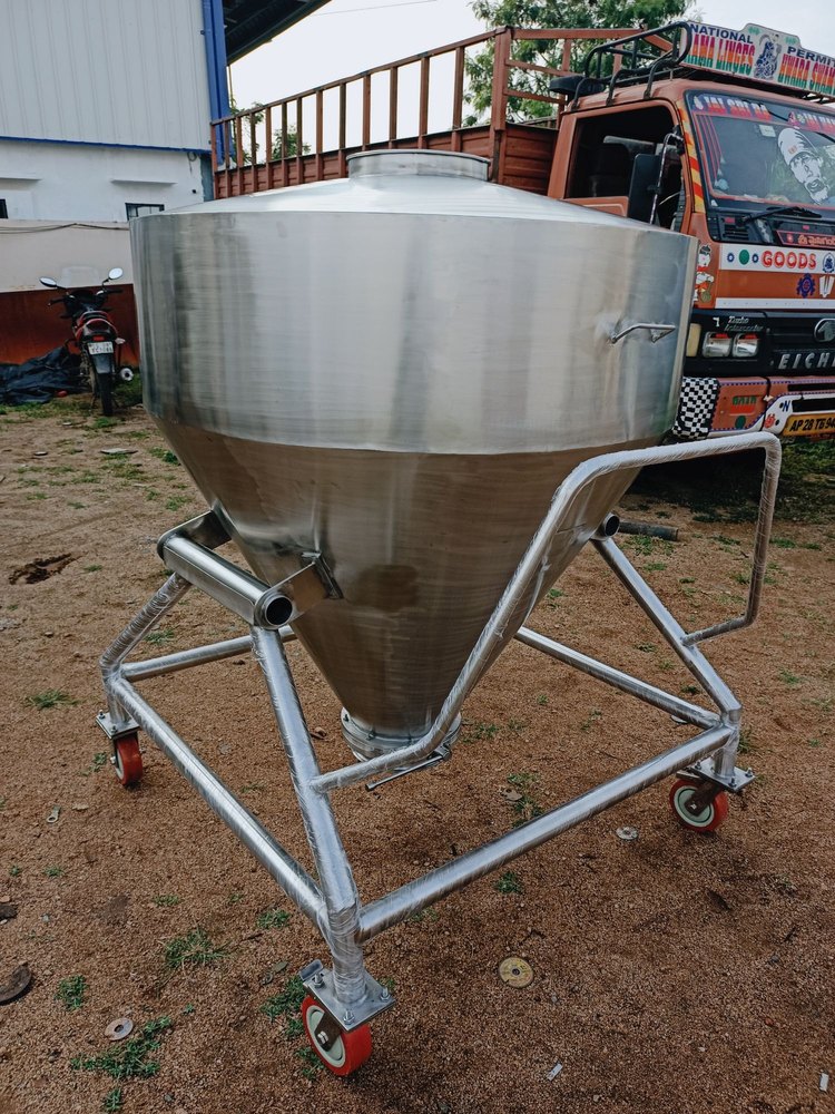 Stainless Steel Hopper, Capacity: 750 Liters