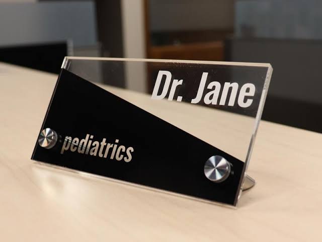 Aluminium Vinyl Name Plate, For Office