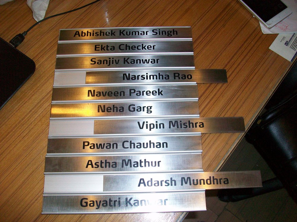 Silver Aluminum Sliding Name Plate, Size: 300x40