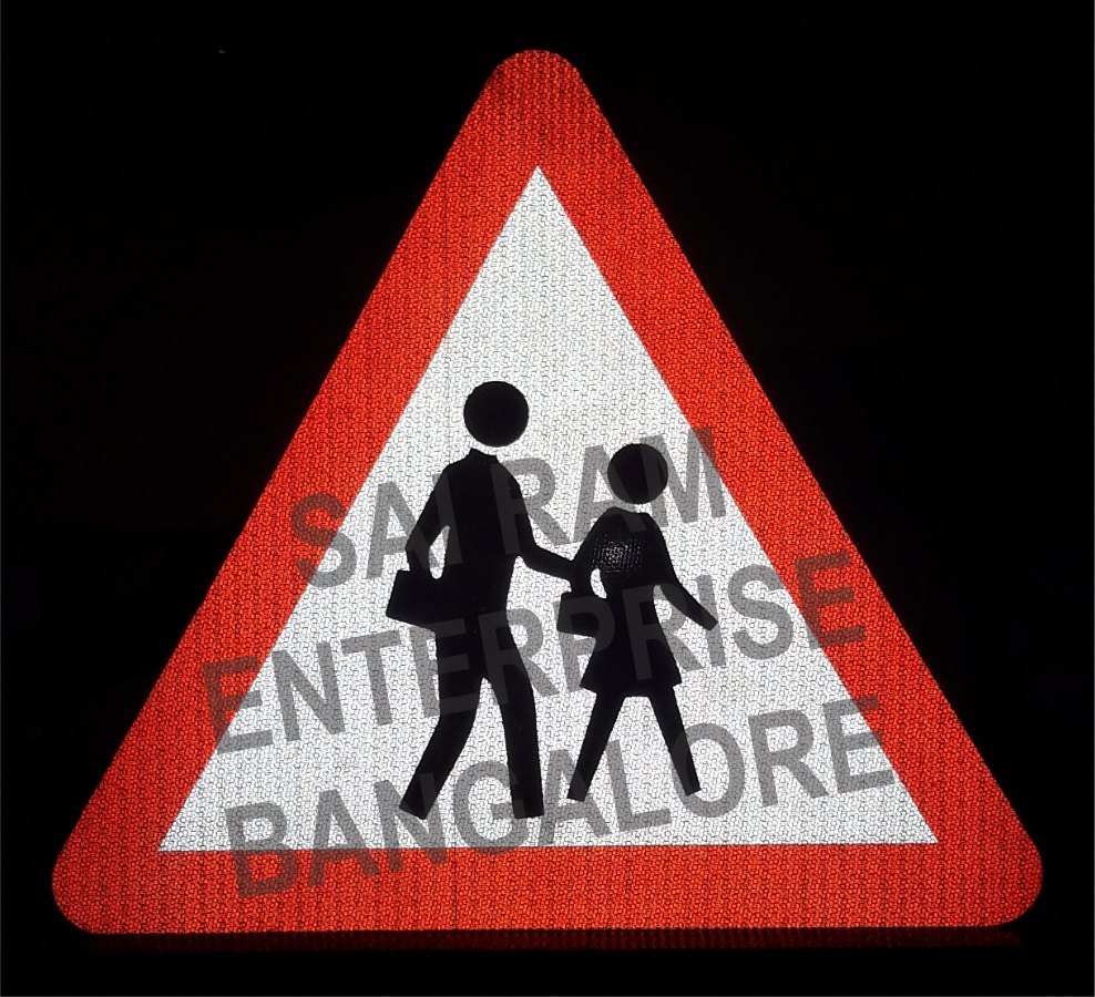 White Plastic Traffic Sign Board Retro Reflective, For Roads, Traffic, 900 X 900mm