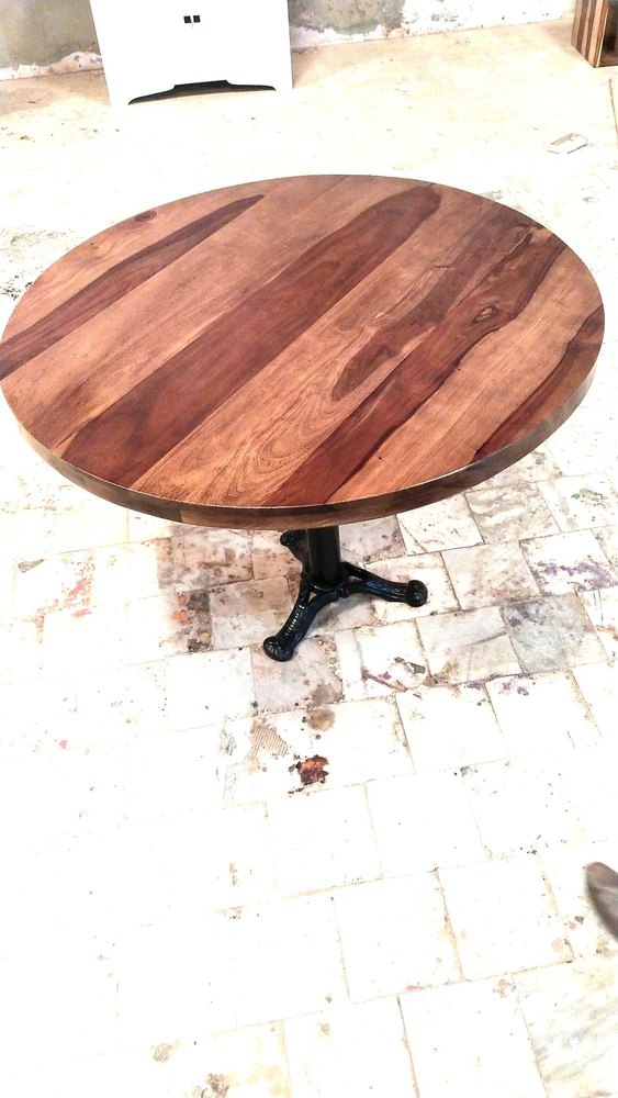 Brown Round Wooden table hotel furniture, Size: 42x42x30