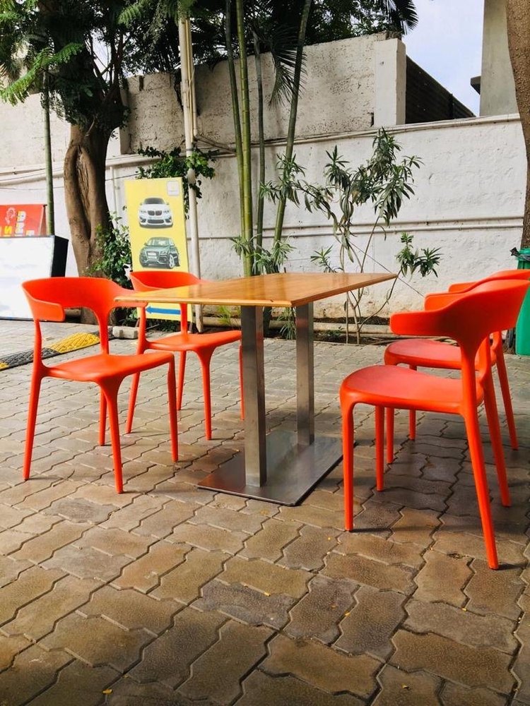 Wooden Cafe Tables And Chairs, Size: 4x2 Feet, Seating Capacity: 4