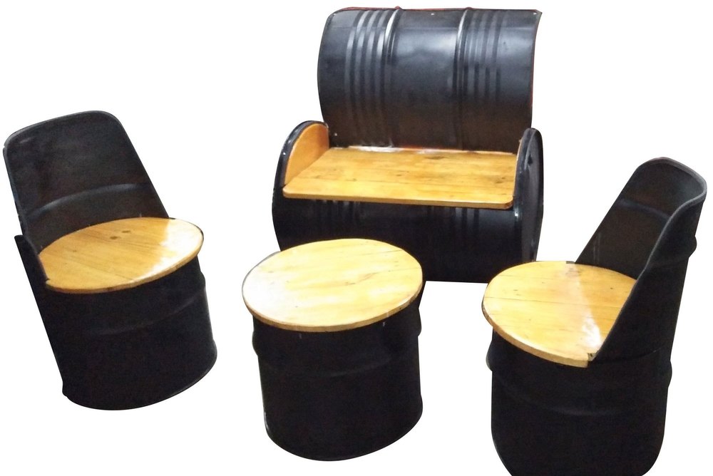 1.5 Feet Mild Steel Wooden Barrel Table Set, Finish: Paint Coated, Seating Capacity: 4