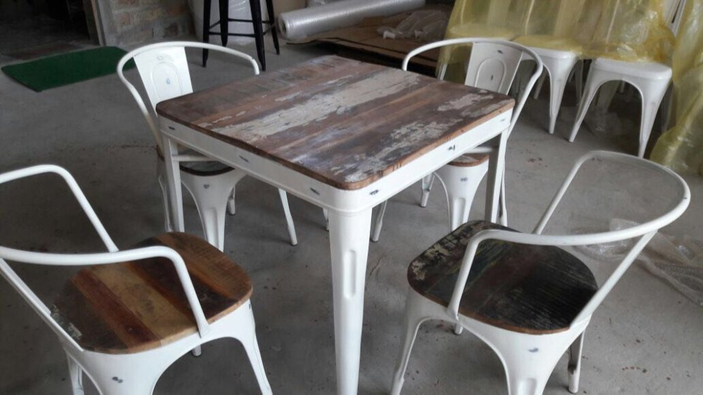 Wood Kaartikeya Cafeteria Table, Shape: Square