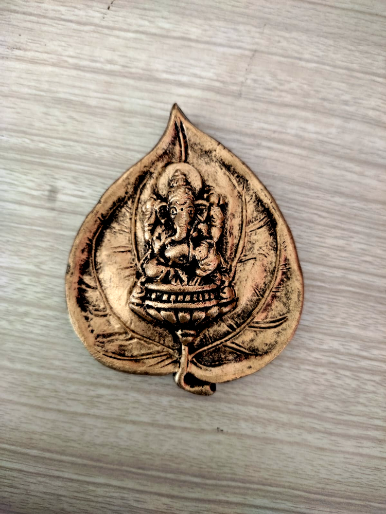 Metal Finishing Coloured Terracotta Metal Finish Silver Golden Drown Plated Ganesha On Leaf, Size: 3 Inch