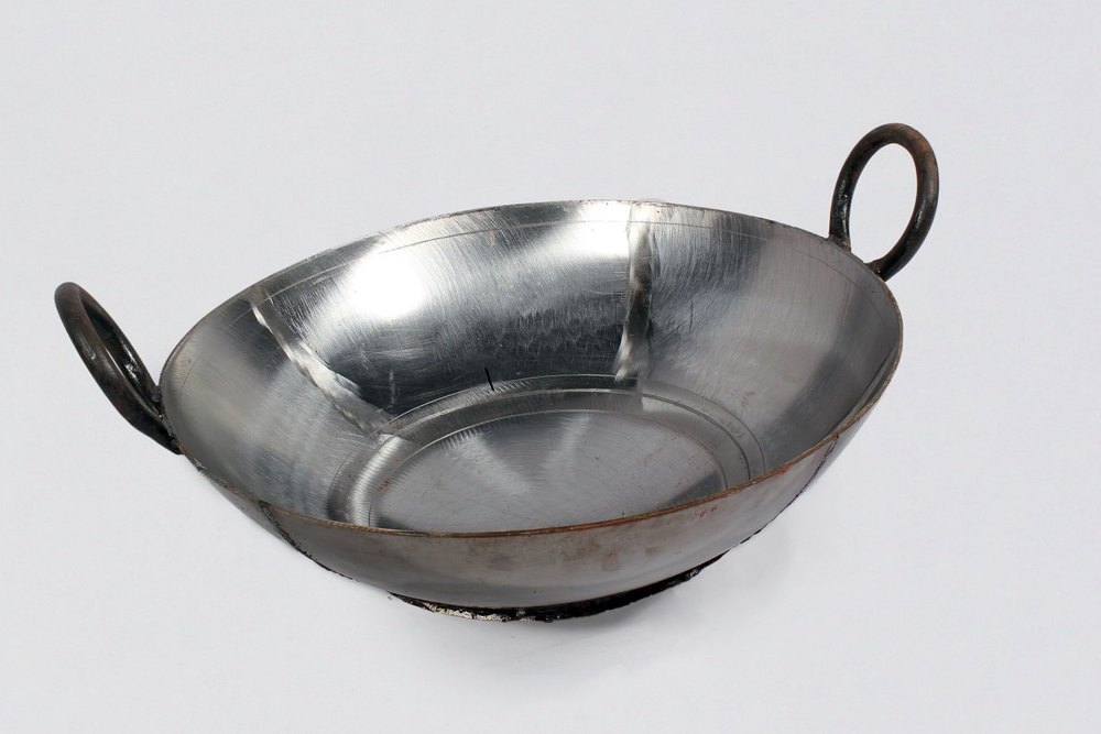 Iron & Steel Round Jalebi Kadai, Capacity: 5 Ltr To 150 Ltr, Size: 16 To 48