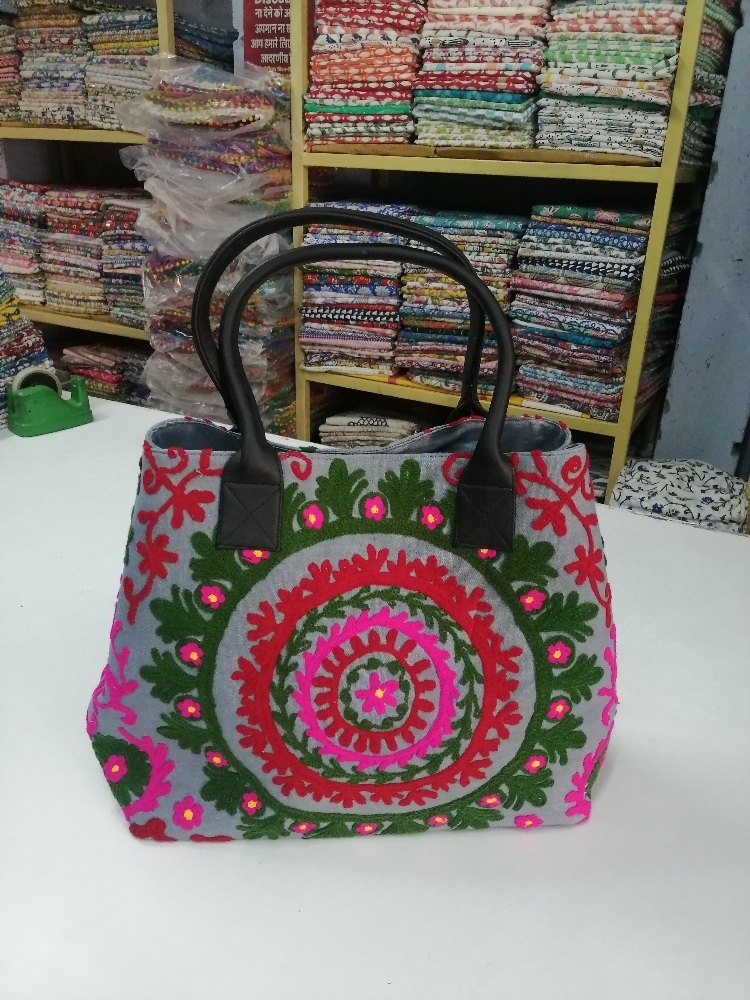 Casual Wear Brown Ladies Embroidery Hand Bag