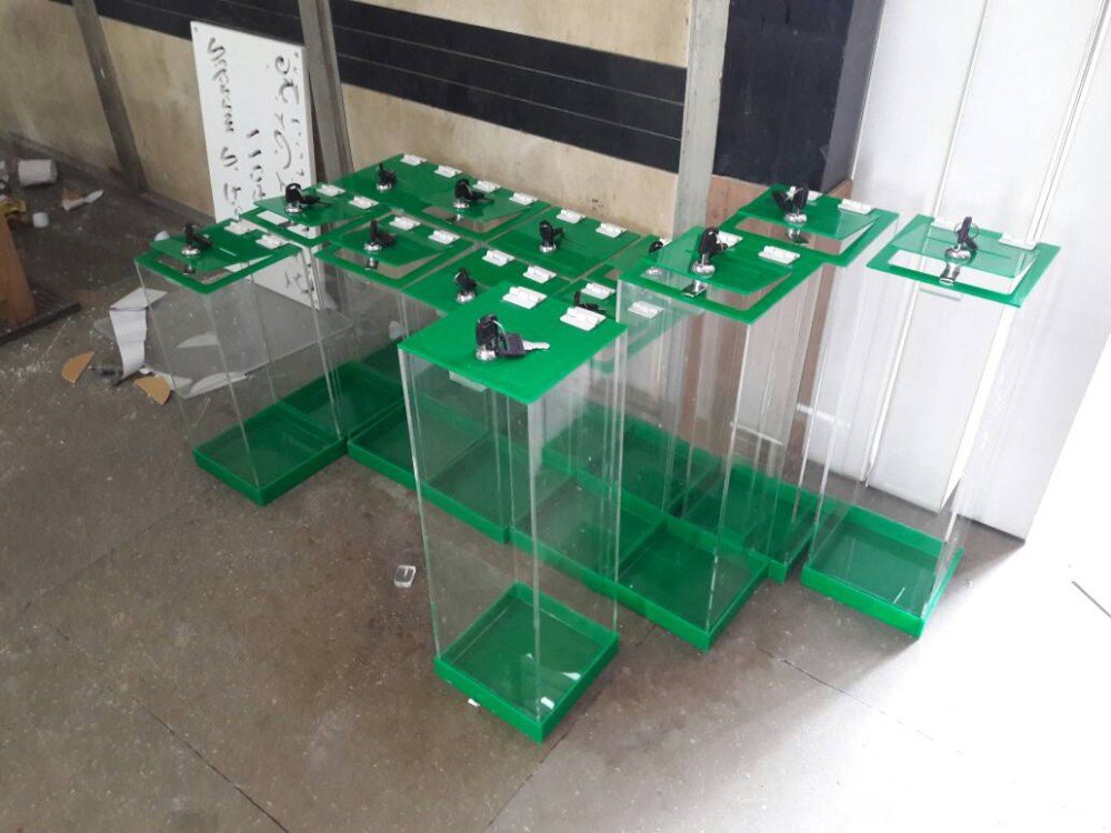 Transparent Acrylic Donation Box, For Table Top, Size: 5 X 5 X 14 Inch