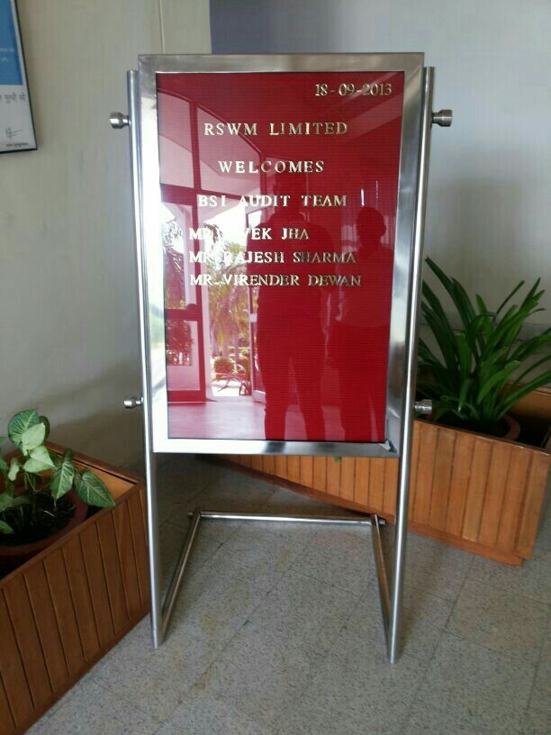 Lobby Stand Dataline Board S.S.