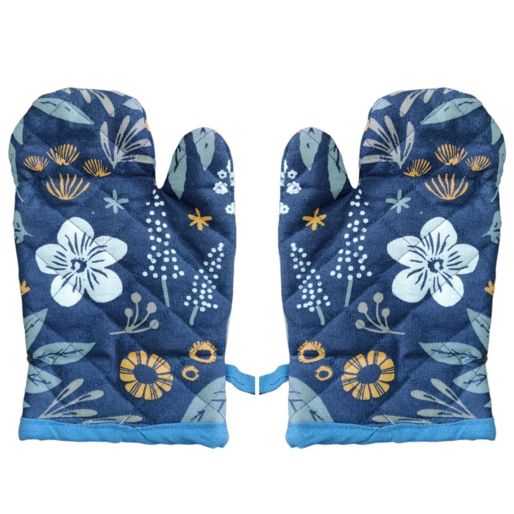 Cotton Unisex Flower Design Blue Microwave Hand Gloves, Size: Medium