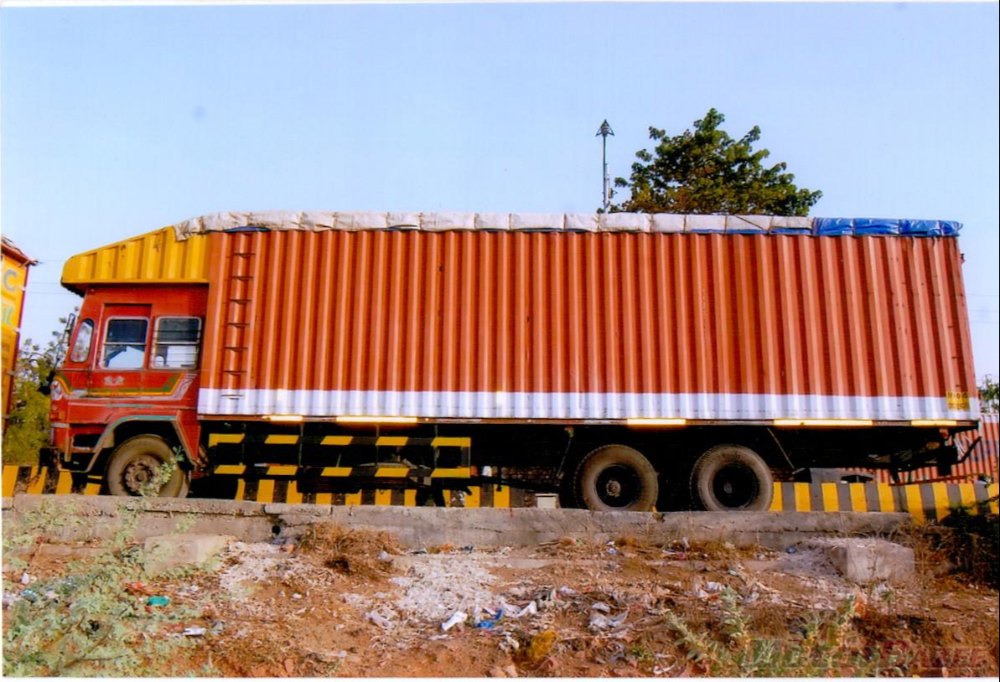 32 Feet Container Service