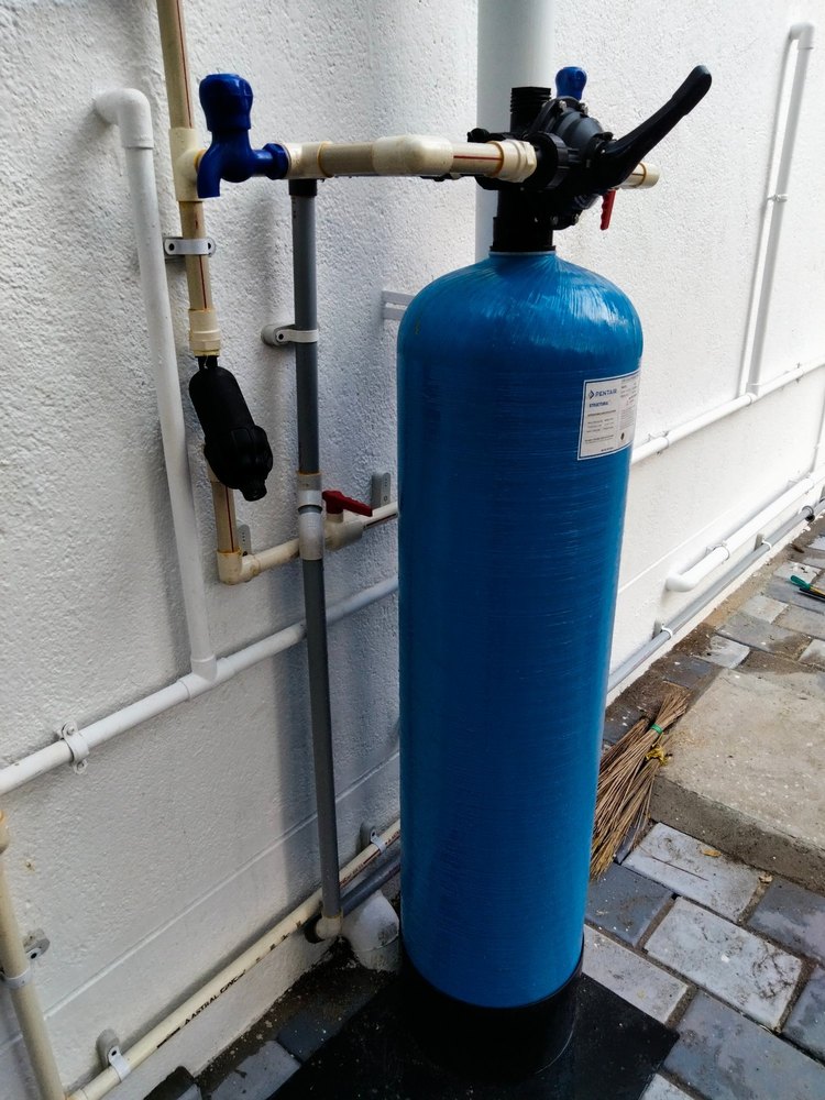 Semi-Automatic 10000 liters 100 Litre Water Softener, For Commercial img