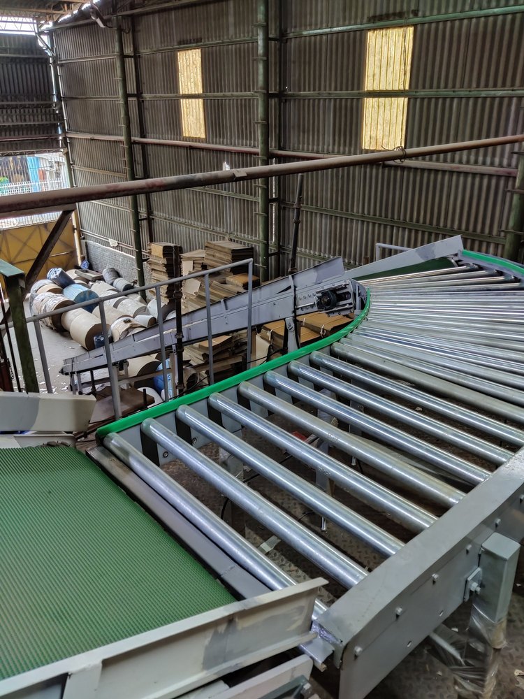 Mild Steel Roller Floor Conveyor, Capacity: 150 kg per ft