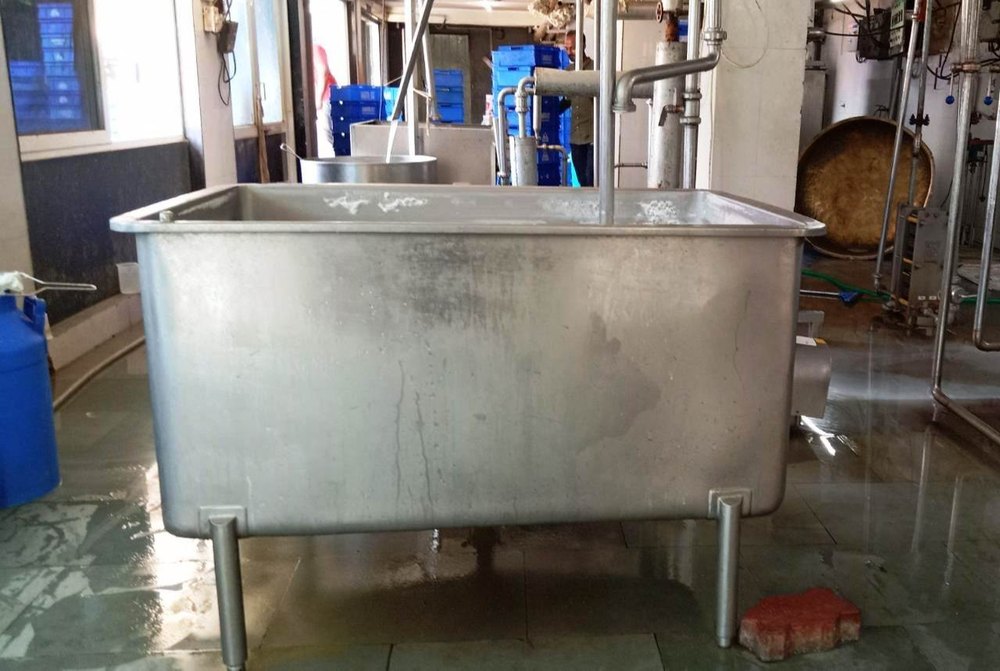 Stainless Steel Dump Tank, Capacity: 500 - 1000 Liters