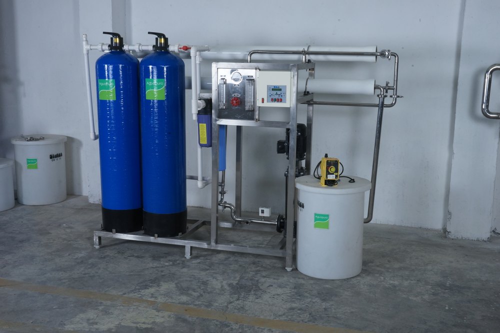 Aguapuro FRP Reverse Osmosis Water Purifying Equipment, Water Storage Capacity: 2000 L