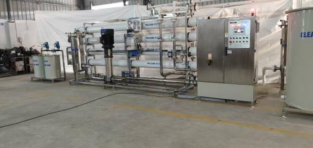 Best Innovation Reverse Osmosis Water Purifying Equipment, For Industrial, Water Storage Capacity: 4000 L img