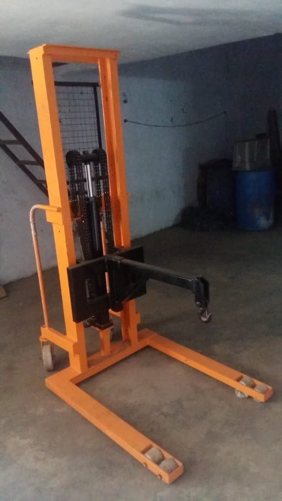 Spider Mild Steel Hydraulic Hook Stacker, For Material Handling, Lifting Capacity: 500-1500 Kg