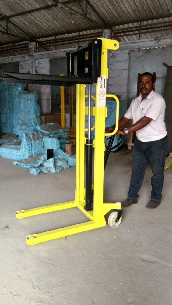 MS Manual Hydraulic Pedal Stacker, Lifting Capacity: 500-3000 KG, 1600 mm To 3000 mm