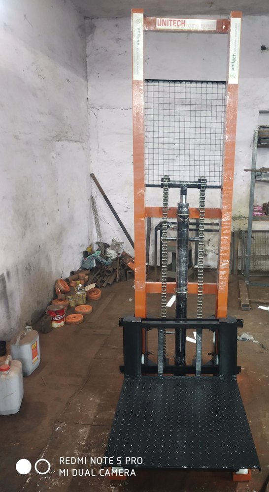 Hydraulic Platform Stacker, For Goods Lifting, Capacity: 1 ton