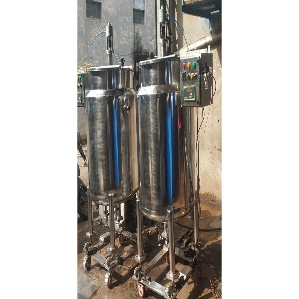 Automatic Stainless Steel Liquid Mixing Tank, For Pharmaceutical, Capacity: 500 L