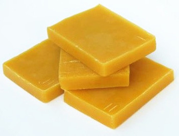 Natural Beeswax, Packaging Type: Polybag, Pack Size: 5 Kg Slab