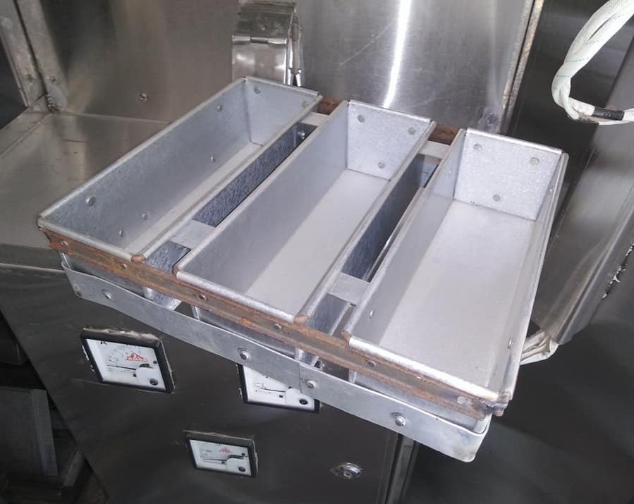 Aluminium Aluminum Bread Mould, For Restaurant, commercial Etc., Thickness Millimetre: 3 Mm