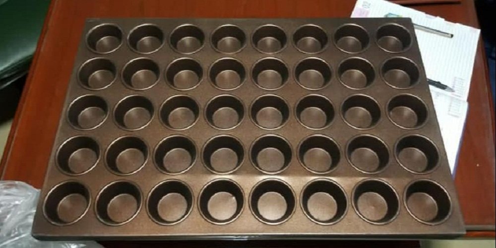 Rectangular 28mm Alloy Steel Bun Mould Tray, For Bakery, 150g