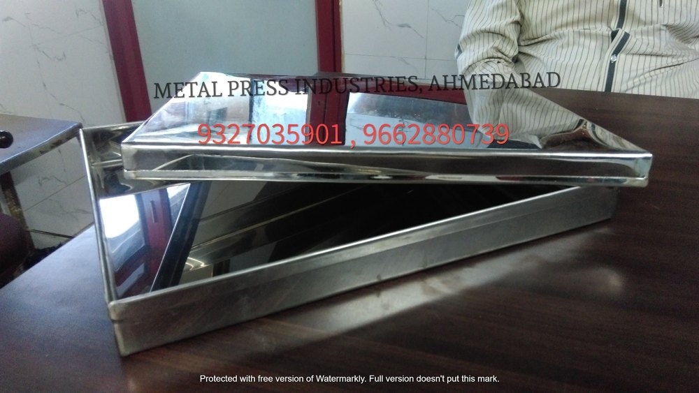 Metal Press SS 202 Stainless Steel Baking Tray, Thickness: 2 Inch, Capacity: 30 kg