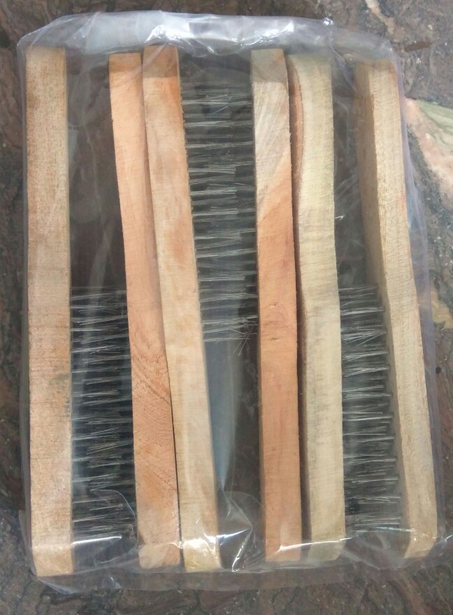 Wooden Wire Brush, Size: 7 X 2 X 4 Inch